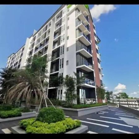 Mega Inn Kuching Exterior photo