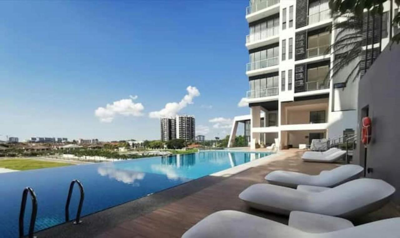Mega Inn Kuching Exterior photo